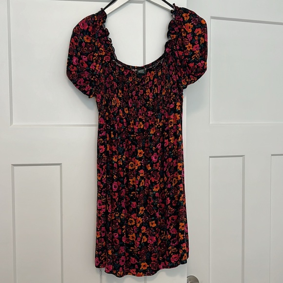 WILD FABLE DRESS. M. blk w/pink,orange flowers. pit 15” plus stretch length 33” - Picture 2 of 4